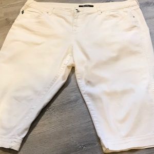 👍 Sweet Vibes~~White Denim Capris 👍